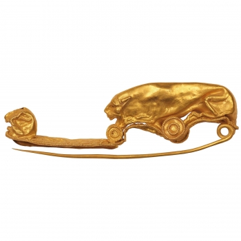 MAEC Cortona | Fibula ad arco conformata a pantera accovacciata in oro